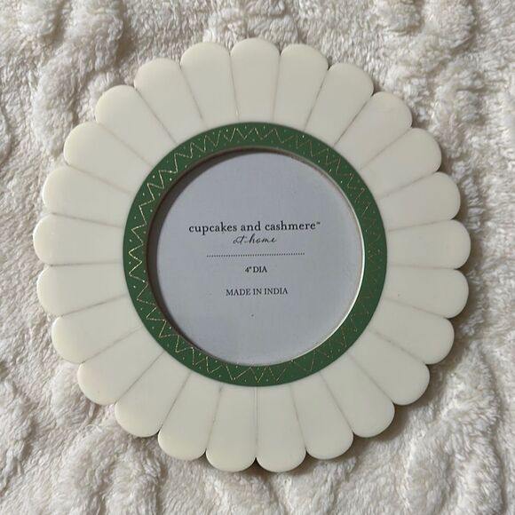 cupcakes and cashmere Ivory Green Gold Scalloped Floral 4” Picture Art Frame - Picture 1 of 5